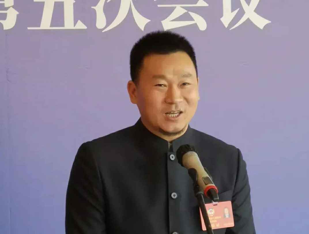 202204221343.jpg 为进一步展示市政协团结、民主、开放、自信的形象,向市民和网友展示政协委员的履职风采,中山市政协十二届五次会议在2月4日上午开幕前开设“委员通道”,市政协委员、mksports官方网站登录入口-MK(中国)公司总经理陈朝阳走进“委员通道”,回应社会关切的问题。他就如何做好城市应急管理规划的问题进行发言,并回答记者提问。.jpg